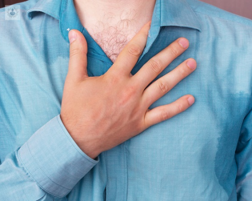 hiperhidrosis-en-que-momento-la-sudoracion-ya-no-es-normal imagen de artículo