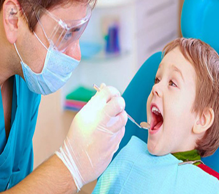 Ventajas y desventajas de visitar al odontopediatra