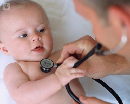 ¿Eres papá o mamá primeriza? ¡Descubre cómo elegir a tu pediatra!