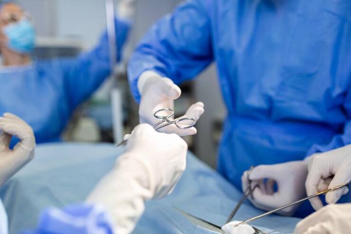 cirugia-de-hernia-de-disco-dolor-en-la-parte-baja-de-la-espalda-llamado-lumbalgia-o-lumbago imagen de artículo