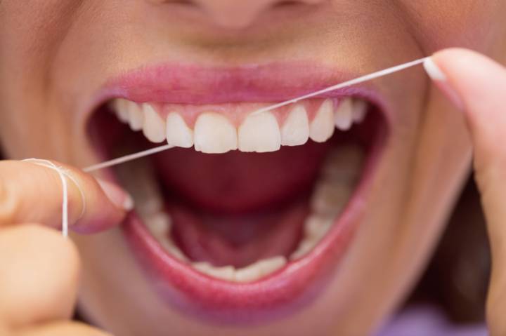 hilo-dental-beneficios-usos-esenciales-salud-bucal imagen de artículo