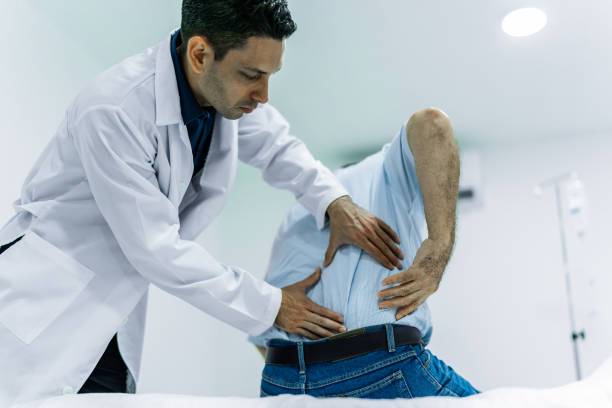 dolor-de-espalda-que-no-cede-descubre-cuando-visitar-a-un-neurocirujano imagen de artículo