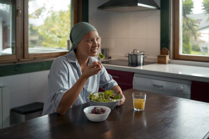 nutricion-durante-el-cancer-como-manejar-los-efectos-secundarios-con-la-alimentacion imagen de artículo
