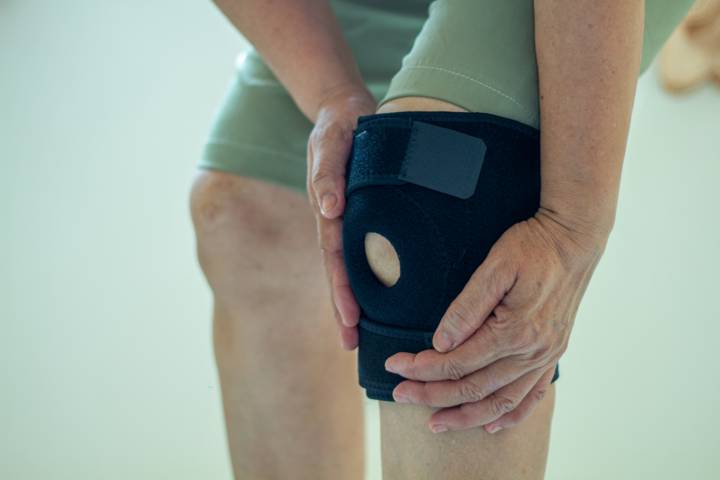 reemplazo-articular-cadera-rodilla-cuando-es-necesario-que-esperar imagen de artículo