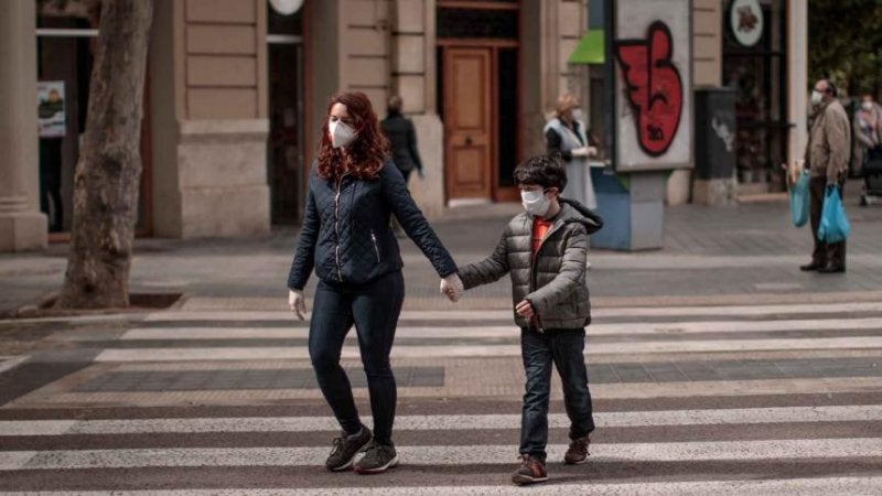 La OMS pide tener cuidado con el regreso a la normalidad, mientras que España y Alemania reabren museos y restaurantes tras Coronavirus.